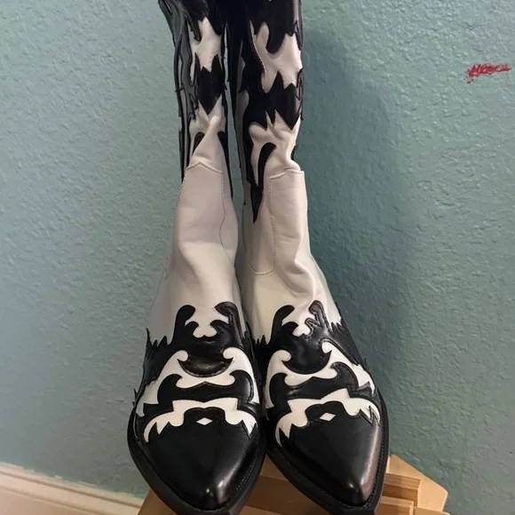 White and Black Western Boots - Picture 2 of 10